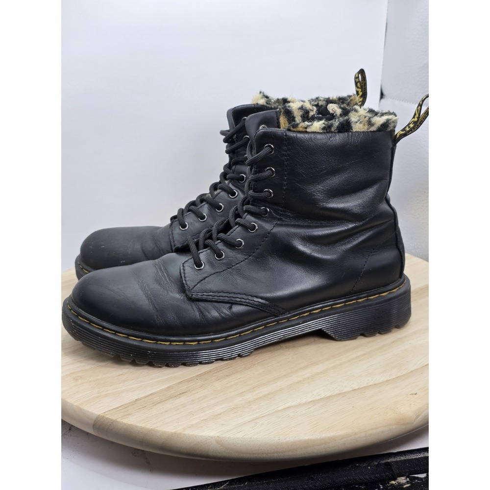 Women's Size 7 - Dr.‎ Martens 1460 8-Eye Serena Boot - Black / Zebra